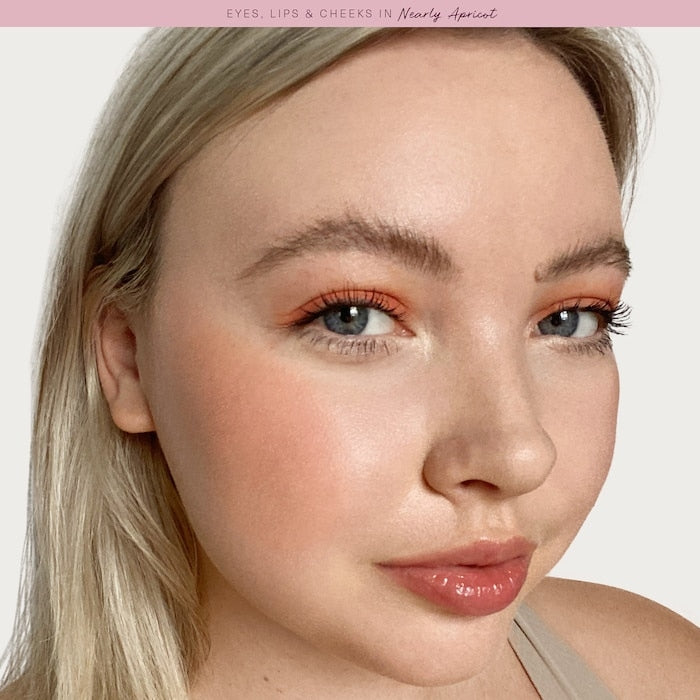 Rare Beauty Stay Vulnerable Melting Blush in Nearly Apricot 5g