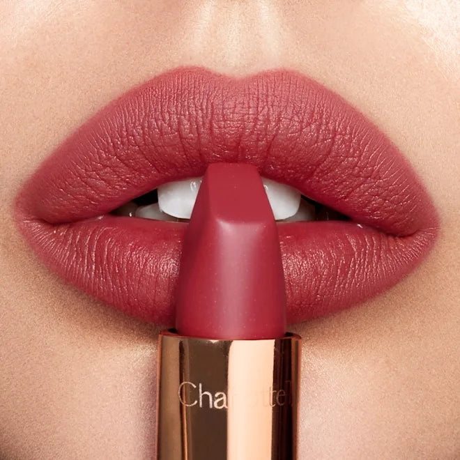 Charlotte Tilbury  Matte Revolution Hydrating Lipstick in M.I. KISS